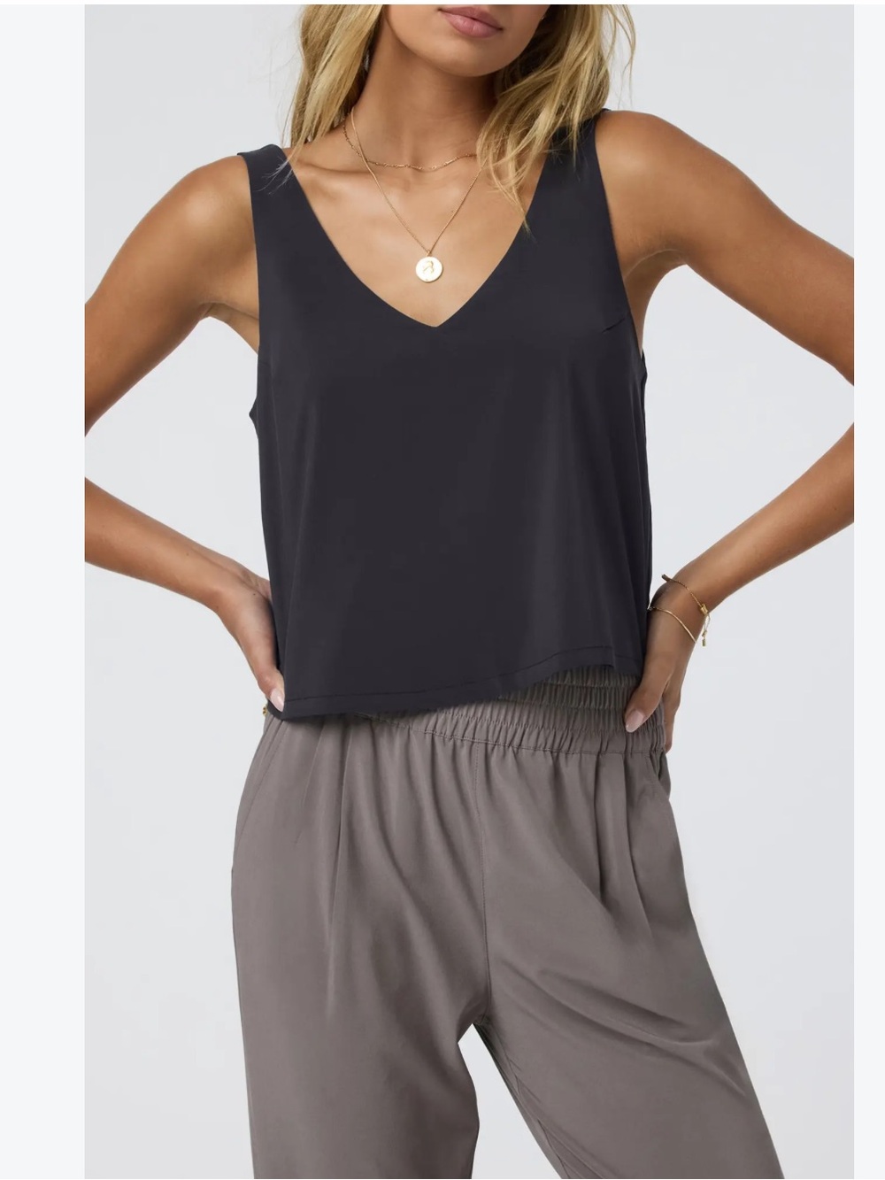 Vuori villa tank black v neck relaxed size L Athleisure lounge cropped